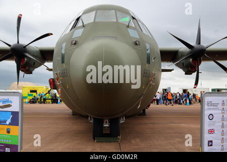 Fairford, UK. 09 Luglio, 2016. Il Royal International Air Tattoo 2016 provvisto di un display di grandi dimensioni dei moderni aerei militari e civili Credito: Uwe Deffner/Alamy Live News Foto Stock