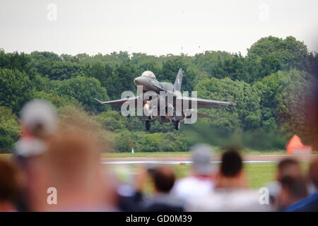 Fairford, UK. 09 Luglio, 2016. Il Royal International Air Tattoo 2016 provvisto di un display di grandi dimensioni dei moderni aerei militari e civili Credito: Uwe Deffner/Alamy Live News Foto Stock