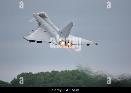 Fairford, UK. 09 Luglio, 2016. Il Royal International Air Tattoo 2016 provvisto di un display di grandi dimensioni dei moderni aerei militari e civili Credito: Uwe Deffner/Alamy Live News Foto Stock