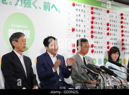 Tokyo, Giappone. 10 Luglio, 2016. Primo Ministro giapponese e pregiudiziale Partito liberale democratico (LDP) presidente Shinzo Abe parla di broadcasting intervista per la casa superiore elezione alla sede LDP a Tokyo domenica, 10 luglio 2016. © Yoshio Tsunoda/AFLO/Alamy Live News Foto Stock