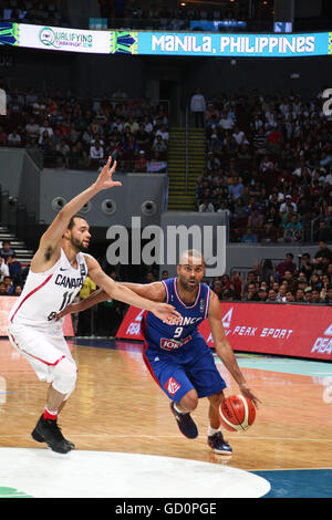 Luglio 10, 2016 - Filippine - La Francia e il Canada si sono battuti presso il centro commerciale Mall of Asia Arena di Pasay City per la FIBA Olympic torneo di qualificazione. In Francia gli anticipi alle Olimpiadi vincendo l'ultimo slot del torneo di qualificazione con 83 punti contro canadese€™s 74. (Credito Immagine: © J Gerard Seguia via ZUMA filo) Foto Stock