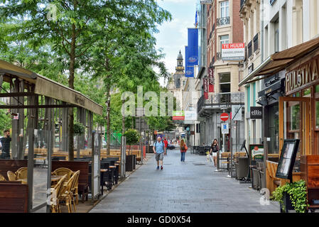 Anversa, Belgio. 10 Luglio, 2016. La mattina del settore HORECA le aziende sono pronte ad accogliere folle di visitatori al giorno di Tall Ships gare su luglio 10, 2016 ad Anversa, Belgio © Skyfish/Alamy Live News Credito: Skyfish/Alamy Live News Foto Stock