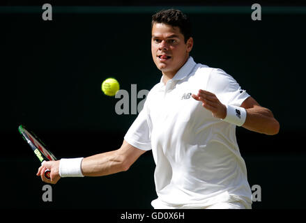 Il torneo di Wimbledon, Londra, Regno Unito. 10 Luglio, 2016. Milos Raonic Milos Raonic V Andy Murray Mens la finale dei campionati di Wimbledon 2016 All England Tennis Club, Wimbledon, Londra, Inghilterra 10 luglio 2016 Uomini Singoli Final Day All England Tennis Club, Wimbledon, Londra, Inghilterra 2016 Credit: Allstar Picture Library/Alamy Live News Foto Stock