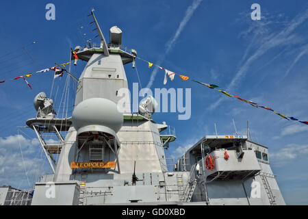 Anversa, Belgio. 10 Luglio, 2016. Belga barca militare Leopoldo ho esposto per il pubblico durante la giornata di Tall Ships gare su luglio 10, 2016 ad Anversa, Belgio © Skyfish/Alamy Live News Credito: Skyfish/Alamy Live News Foto Stock