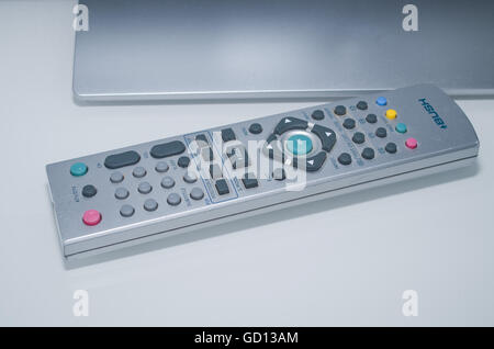 TV con telecomando Foto Stock