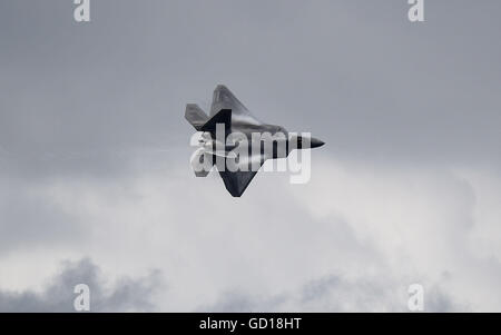 Un Lockheed Martin F-22 Raptor visualizza durante il Royal International Air Tattoo a RAF Fairford - il più grande del mondo airshow di militari. Foto Stock