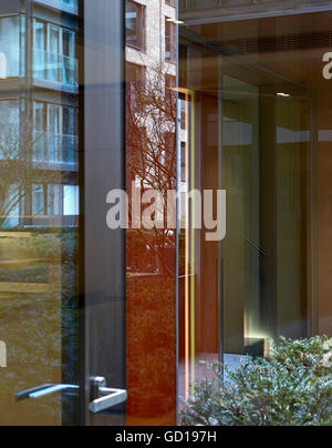 La riflessione astratta vista. Fitzroy Place, Londra, Regno Unito. Architetto: Johnson Naylor , 2016. Foto Stock