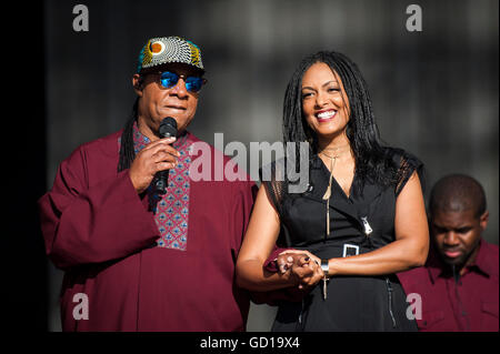 Solo uso editoriale Stevie Wonder e Wayna Wondwossen, effettuando al British Summer Time festival in Hyde Park, Londra. Foto Stock