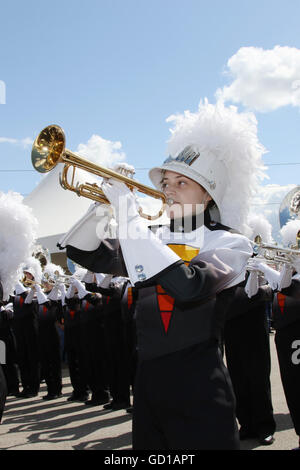 Suonatore di tromba. Beavercreek High School Marching Band in Concerto. Popcorn Beavercreek Festival. Beavercreek, Dayton, Ohio, Stati Uniti d'America. Foto Stock