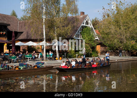 Il ristorante "Zum Froehlichen Hecht', barca ferry terminal, Lehde, Spreewald, Brandenburg Foto Stock