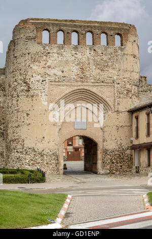 Ingresso alla città di coca nella porta anteriore del muro medievale, Segovia Castiglia e Leon, Spagna Foto Stock