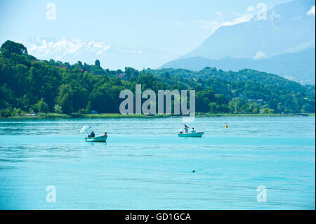 Barche e yacht, il Lac du Bourget, Aix-les-Bains, Savoie, Rhône-Alpes, in Francia Foto Stock