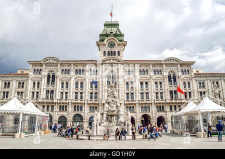 Trieste Fontana dei quattro continenti in città la piazza principale piazza unita italia Foto Stock