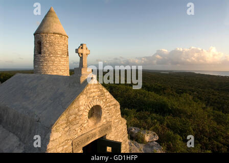 L'Ermite piccolo monastero alla sommità del monte Alvernia su Cat Island, oltre 63 metri, Bahamas. Mt. Alvernia Hermitage e Padre Girolamo tomba in cima al colle di Como. Foto Stock