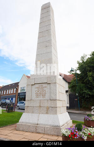 Commemorazione di tutti i ciclisti morti nella prima guerra mondiale il verde Meriden West Midlands, Regno Unito Foto Stock