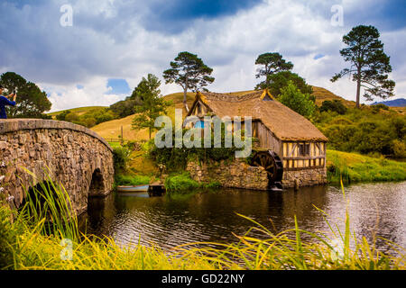 Il mulino, Hobbiton, Isola del nord, Nuova Zelanda, Pacific Foto Stock