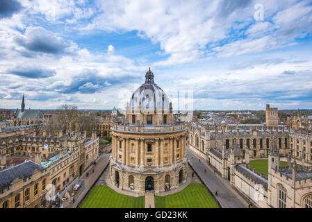 Radcliffe Camera e la vista di Oxford dal la chiesa di Santa Maria di Oxford, Oxfordshire, England, Regno Unito, Europa Foto Stock