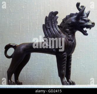 Belle arti, mondo antico, Sassanidi, scultura, lion-grifone, il simbolo se Ahriman, bronzo, Fiume Helmand, Afghanistan, del IV secolo, al British Museum di Londra , artista del diritto d'autore non deve essere cancellata Foto Stock