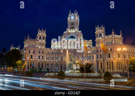 Plaza de Cibeles Palace (Palacio de Comunicaciones) al tramonto, Plaza de Cibeles, Madrid, Spagna, Europa Foto Stock