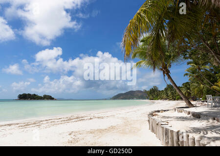 Tropical Beach view, Anse Volbert presso l'isola di Praslin, Seicelle Foto Stock