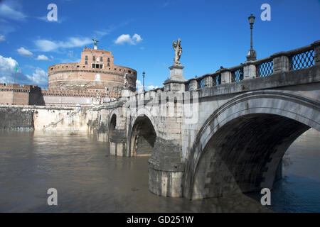 Il Ponte San Angelo e Adriano Tomba di sito Patrimonio Mondiale dell'UNESCO, Roma, Lazio, l'Italia, Europa Foto Stock