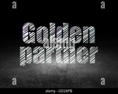 Concetto di finanza: Golden Partner di grunge dark room Foto Stock