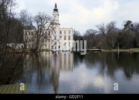 Geografia / viaggio, Germania, Brandeburgo, Schoenwalde, castelli, Castello di Dammsmuehle, costruito nel 1896, vista esterna, utilizzato come luogo per la serie televisiva tedesca 'Haus am See', aprile 1991, diritti aggiuntivi-clearences-non disponibile Foto Stock