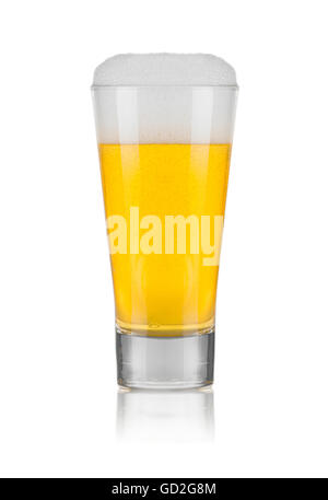 Bicchiere di birra isolato su sfondo bianco Foto Stock