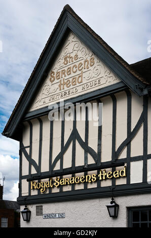 Il Royal Saracen's Head Pub Old town Beaconsfield, Bucks. Foto Stock