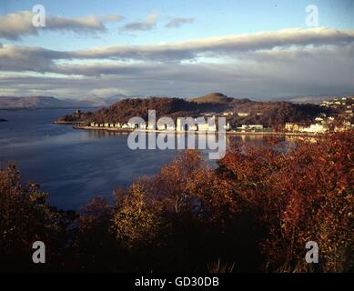 La Scozia, Argyll. In autunno il tramonto a Oban, guardando al Corran Esplanade e la strada a Ganavan Sands. Circa 1988. Scansione f Foto Stock