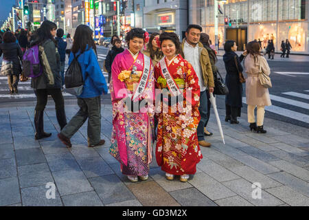 Le donne giapponesi in tradizionali abiti kimono, Tokyo, Giappone Foto Stock