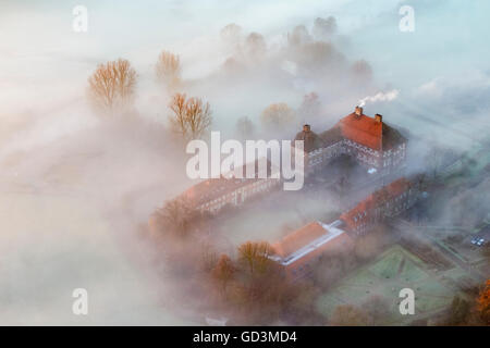 Vista aerea, Lippe meandro del fiume, al castello di Oberwerries, sunrise su Hamm, vista aerea di Hamm, regione della Ruhr, Foto Stock