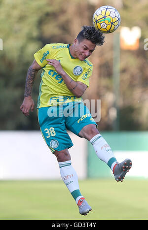 Sao Paulo, Brasile. 11 Luglio, 2016. Il giocatore Arthur, SE Palmeiras, durante il corso di formazione, l'Accademia del calcio in città s?o Paulo. © Foto Arena LTDA/Alamy Live News Foto Stock