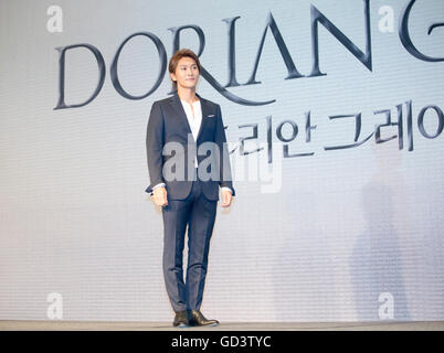 Park Eun-tae, 11 lug 2016 : sud coreano attore musicale Park Eun-tae pone durante una conferenza stampa per la promozione di un nuovo musical 'Dorian grigio' a Seul, in Corea del Sud. Il musical è basato su Oscar Wilde del romanzo "L'immagine di Dorian Gray'. © Lee Jae- vinto/AFLO/Alamy Live News Foto Stock