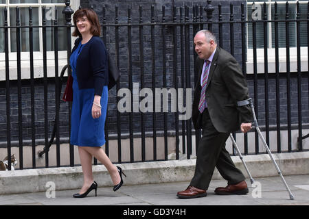 Londra, Regno Unito. 12 Luglio, 2016. Nicky Morgan e Robert Halforn arriva per David Cameron dell ultima riunione del gabinetto. Credito: Nigel Pacquette/Alamy Live News Foto Stock