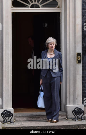 Londra, Regno Unito. 12 Luglio, 2016. Theresa Maggio arriva per David Cameron dell ultima riunione del gabinetto. Credito: Nigel Pacquette/Alamy Live News Foto Stock