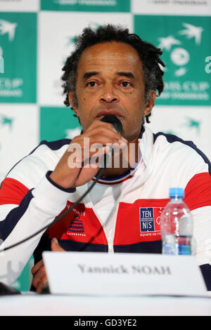 Trinec, Repubblica Ceca. 12 Luglio, 2016. Non giocare il capitano Yannick Noah, membro del francese Davis Cup, partecipa a una conferenza stampa il martedì, luglio 12, 2016 in Trinec, Repubblica Ceca, prima della Coppa Davis quarterfinal match Repubblica Ceca vs Francia. © Petr Sznapka/CTK foto/Alamy Live News Foto Stock