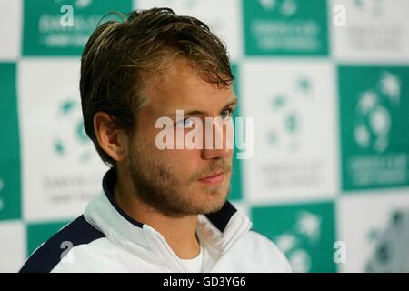 Trinec, Repubblica Ceca. 12 Luglio, 2016. Giocatore di Tennis Lucas Pouille, membro del francese Davis Cup, partecipa a una conferenza stampa il martedì, luglio 12, 2016 in Trinec, Repubblica Ceca, prima della Coppa Davis quarterfinal match Repubblica Ceca vs Francia. © Petr Sznapka/CTK foto/Alamy Live News Foto Stock