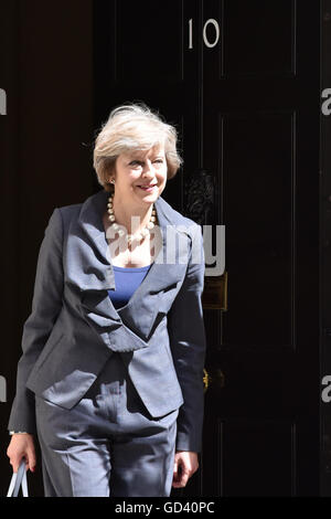 Londra, Regno Unito. 12 Luglio, 2016. Theresa Maggio lascia 10 Downing Street dopo David Cameron dell ultima riunione del gabinetto. Credito: Nigel Pacquette/Alamy Live News Foto Stock