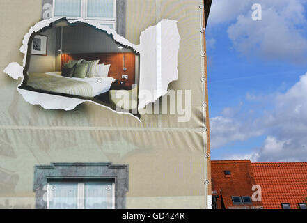 Gotha, Germania. 9 Luglio, 2016. Una impalcatura con un coperchio nel Gotha (Germania), 9 luglio 2016. Foto: Jens KALAENE/dpa/Alamy Live News Foto Stock