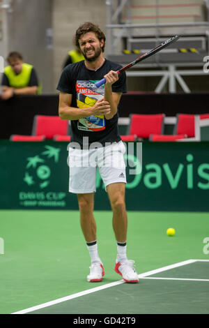 Trinec, Repubblica Ceca. 12 Luglio, 2016. Tennis francese player Gilles Simon in azione durante la sessione di formazione prima della Coppa Davis quarterfinal match contro la squadra ceca in Trinec, Repubblica ceca, 12 luglio, 2016. © Petr Sznapka/CTK foto/Alamy Live News Foto Stock