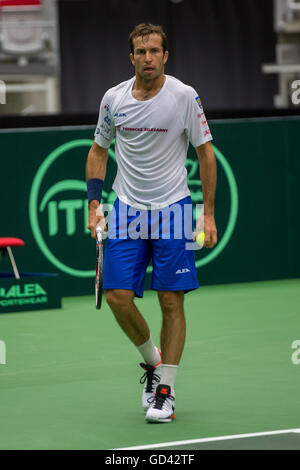 Trinec, Repubblica Ceca. 12 Luglio, 2016. Ceco tennista Radek STEPANEK: risultati nei in azione durante la sessione di formazione prima della Coppa Davis quarterfinal match contro la Francia in Trinec, Repubblica ceca, 12 luglio, 2016. © Petr Sznapka/CTK foto/Alamy Live News Foto Stock