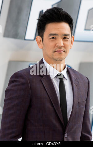 Londra, Regno Unito. Il 12 luglio 2016. Attore John Cho (Sulu). Tappeto rosso arrivi per Star Trek al di là. La Paramount Pictures presenta la premiere europeo di Star Trek oltre all'Empire Leicester Square. Credito: Bettina Strenske/Alamy Live News Foto Stock