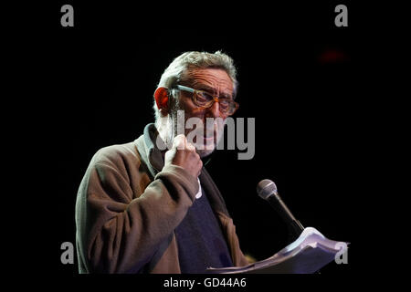 Londra, Regno Unito. 12 luglio 2016. Michael Wayne Rosen è un inglese per bambini e romanziere poeta preforme a #JC4PM a sostegno di #JC leadership all'O2 Forum Kentish Town, Londra. Credito: Vedere Li/Alamy Live News Foto Stock