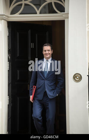 Londra, Regno Unito. 13 luglio 2016. George Osbourne lascia 11 di Downing Street per il suo modo di Primi Ministri di credito Domande: Peter Manning/Alamy Live News Foto Stock