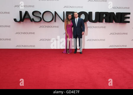 Luciana Barroso e Matt Damon assiste il Jason Bourne premiere del film a Londra, luglio 11, 2016 Foto Stock