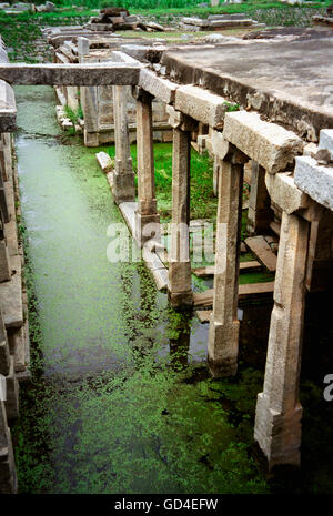 Stagno in rovine di Hampi Foto Stock