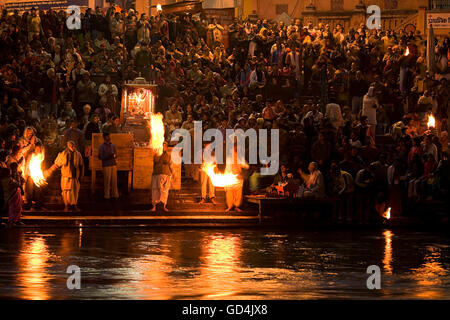 Puja serale in Haridwar Foto Stock