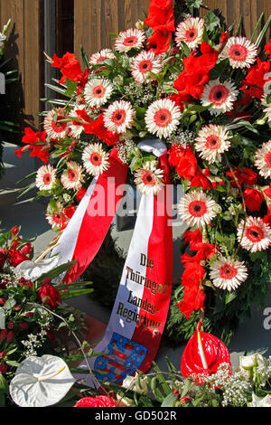 Punto Alfa Memorial, ghirlanda di posa del membro del governo del Land Turingia nel giorno dell'unità tedesca su 10/03/2014, Geisa, distretto di Wartburg, Turingia, Germania Foto Stock