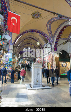 Fontana in marmo nel Grand Bazaar, Istanbul, Turchia Foto Stock